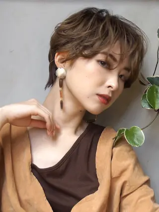ショート hoNua. 栄/透明感カラーのヘアスタイル