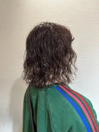 ミディアム パーマ 塩澤 榛奈のヘアスタイル