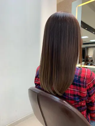 セミロング 近 紗理奈のヘアスタイル