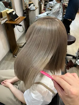 ショート 🧸柔らかいベージュ カラー🧸氏家達哉のヘアスタイル