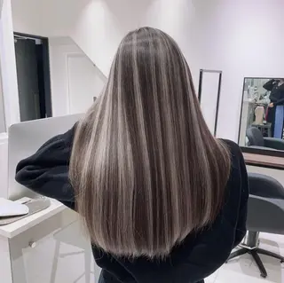 ロング カラー オフホワイトアンドなんば所属・福西 洋斗のヘアスタイル