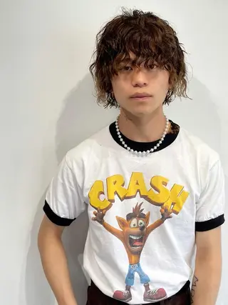 ミディアム パーマ メンズ 嶋佐 昌大 シマサマオのヘアスタイル