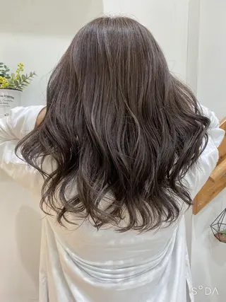 セミロング カラー ヘアアレンジ にいた　かづしげのヘアスタイル