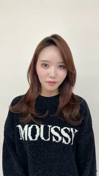 ロング カラー 岡本 七星のヘアスタイル