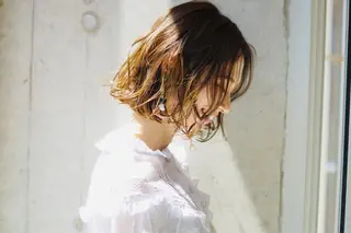ミディアム hoNua. 栄/透明感カラーのヘアスタイル