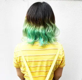 ミディアム カラー ブリーチ、パーマ 西部笑のヘアスタイル