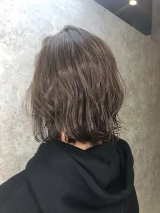 ミディアム カラー uru"所属・uru" すずきさゆりのヘアスタイル