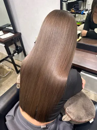 ロング 足立 采弥のヘアスタイル