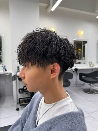 ショート パーマ ヘアアレンジ メンズ 艶カラー の達人のヘアスタイル