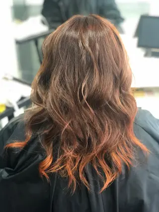 セミロング カラー 嶌田 沙紀のヘアスタイル