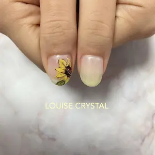 ネイル LOUISE CRYSTALのネイルデザイン