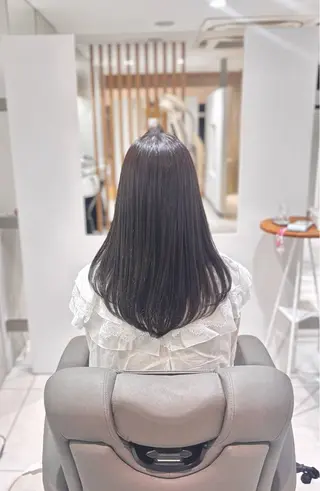 ロング 白土 さくらのヘアスタイル
