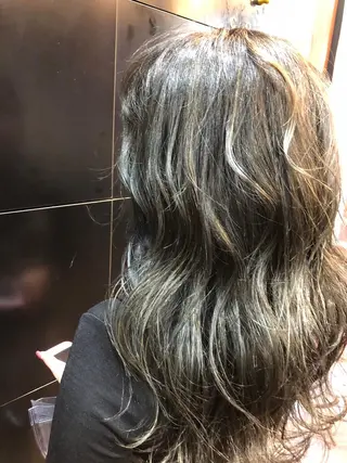 セミロング シールエクステ/ ハイトーンカラーのヘアスタイル