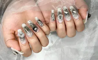 ネイル Roi〈ロワ〉 Minakoのネイルデザイン