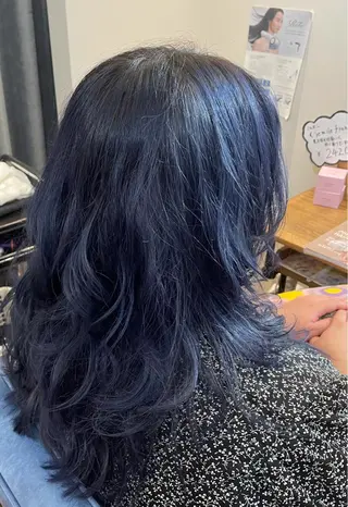 カラー I. NARUSEのヘアスタイル