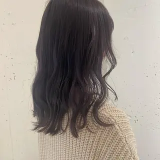 セミロング カラー カジュアルを女っぽく 𝗮𝘆𝗮𝗰𝗼のヘアスタイル