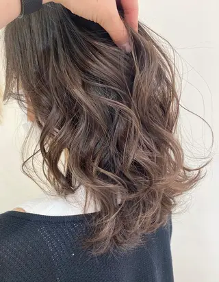 セミロング カラー ヘアアレンジ 韓国レイヤー🖤🤍 /うえのゆずのヘアスタイル