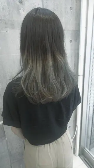 セミロング カラー フジノ マホのヘアスタイル