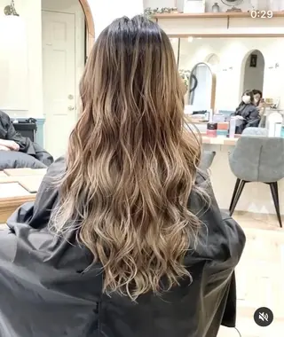 ロング salowin 原宿 aroa所属・韓国／ハッシュカット ／透明感カラー／金野のヘアスタイル