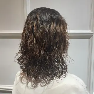 ミディアム パーマ ヘアアレンジ 髪質改善カラー&TR 縮毛矯正/弱酸性矯正のヘアスタイル
