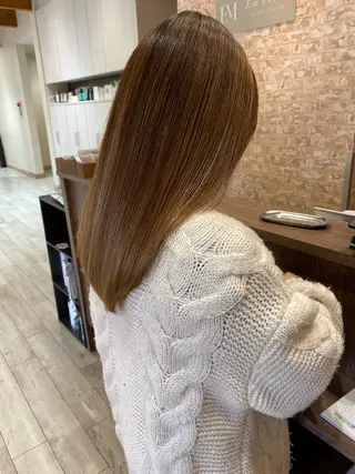 ロング 持田 唯のヘアスタイル