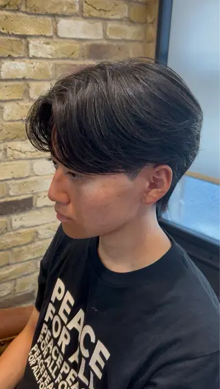 ショート パーマ モナン新宿所属・曲がる縮毛 メンズ 毛流れ 佐々木 優のヘアスタイル