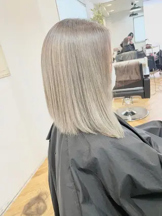 ミディアム ハイトーン髪質改善 家中貴典のヘアスタイル