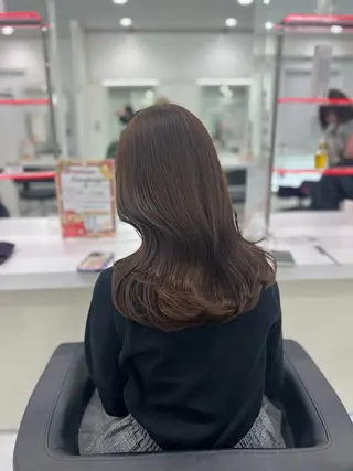 セミロング カラー オリーブカラー🫒 レイヤーカット✂︎のヘアスタイル