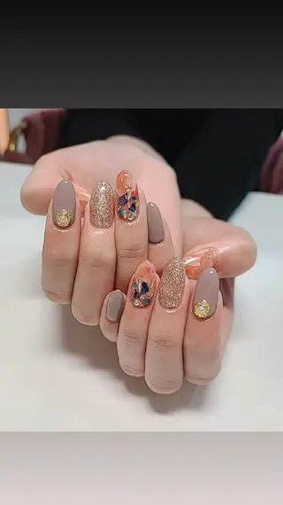 ネイル ビーケア自由が丘所属・えみ えみのネイルデザイン