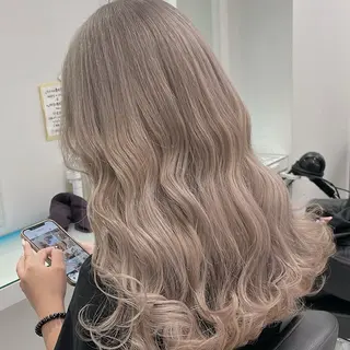 ロング ️🫧 AINE 🫧ハイトーンカラーのヘアスタイル