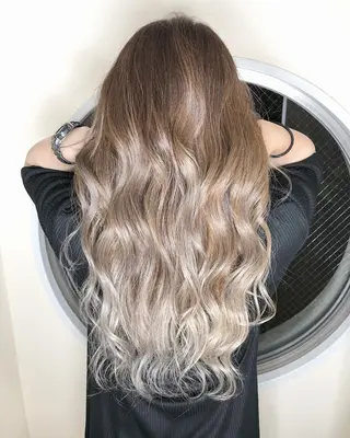 ロング カラー パーマ ヘアアレンジ 上霜 菜月のヘアスタイル