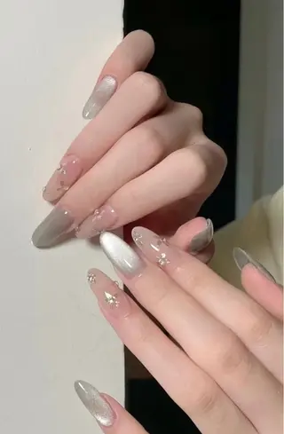 ネイル 高木 維麗絲のネイルデザイン