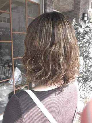 ミディアム カラー パーマ 増子 幹樹のヘアスタイル