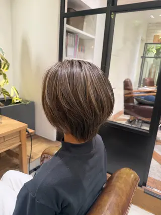 ショート LONESS GINZA所属・FUJIIKANON /ケア‪透明感カラーのヘアスタイル