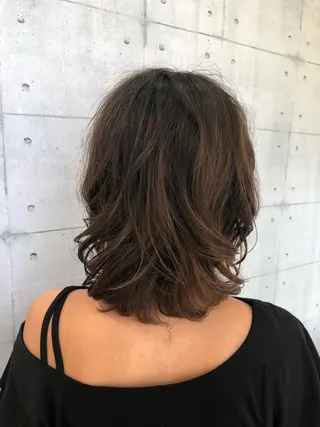 ミディアム カラー 金沢 広美のヘアスタイル
