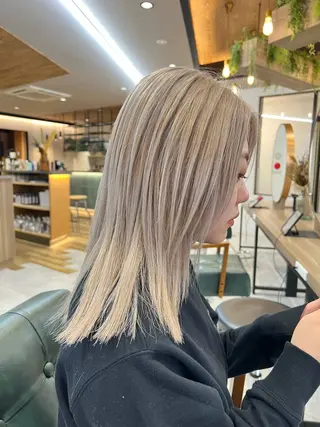 カラー レイヤー✂︎ぷつボブ 艶カラー🤍noaのヘアスタイル