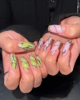 ネイル Beauty Salon amour所属・Seven's / NANAのネイルデザイン