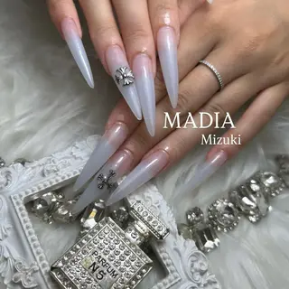 ネイル Nailsalon MADIA所属・石塚 みずきのネイルデザイン