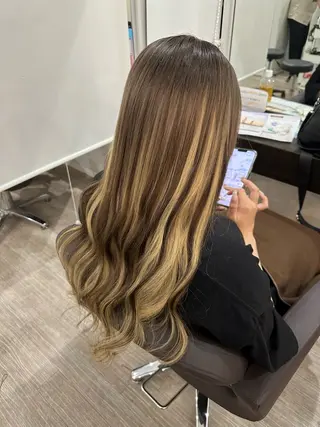 ロング TOMOMI /フロレゾンのヘアスタイル