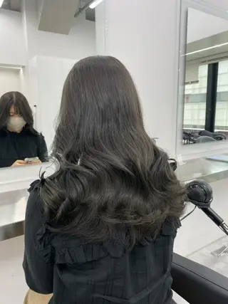 カラー 🩶透髪×モテ髪🩶 池袋SHE🏹🩶のヘアスタイル