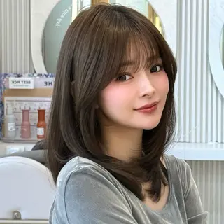 ミディアム 似合わせレイヤー 透明感カラーのヘアスタイル