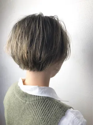 ショート カラー aW HAIRカンノ カナエのヘアスタイル