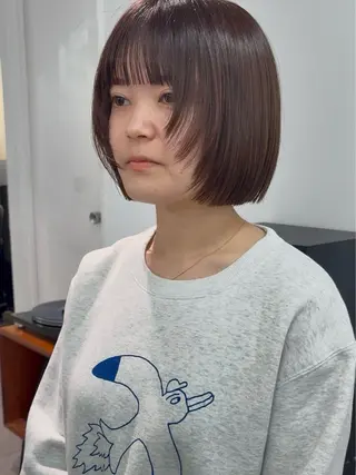 ショート パーマ、ボブ、透明感 カラー、小須田ゆあのヘアスタイル