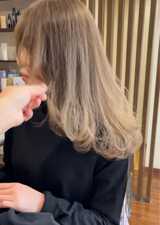 ミディアム カラー 髪質改善ｶﾗｰ ｹｱﾌﾞﾘｰﾁ/ﾀﾑのヘアスタイル