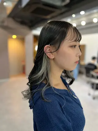 セミロング ミルクティーカラー グレージュ　高山慧輔のヘアスタイル