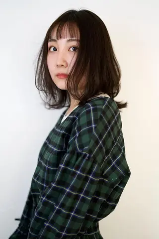 ミディアム カラー fio マナミのヘアスタイル