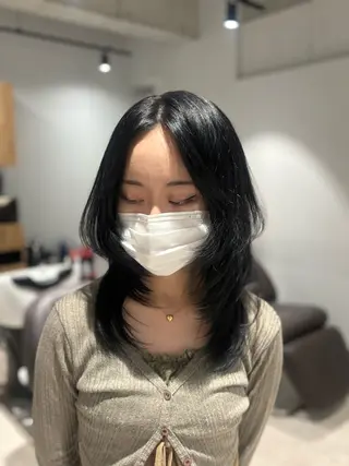 セミロング りお/艶カラ ー/レイヤーカットのヘアスタイル