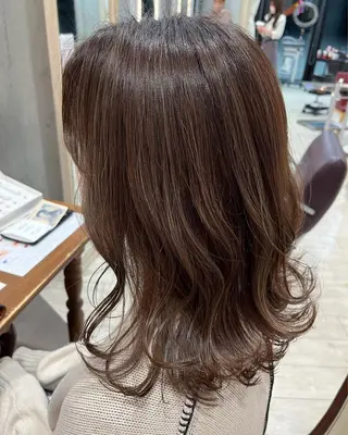 セミロング カラー サソウ ユリエ🥥のヘアスタイル