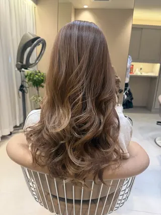 ロング パーマ Ｈａｉｒ’ｓ Ｇａｌｌeｒｙ所属・コテ巻きパーマ 阪上 沙織のヘアスタイル