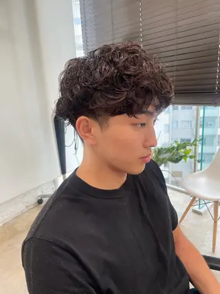 ミディアム パーマ メンズ RIN／韓国ヘア レイヤーカットのヘアスタイル